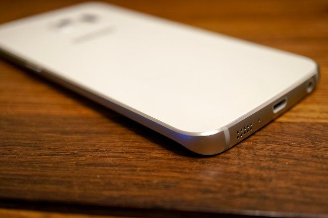 Samsung Galaxy S6 edge 開箱實測，搭載「雙曲面側螢幕」真的超美啦!!