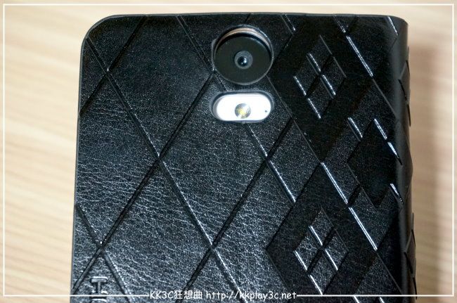 高級皮革製作，超吸晴的手機皮套 – HOMOSA HTC One E9+ 幾何格紋皮套