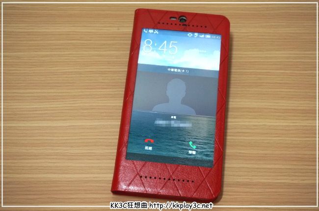 不用掀開皮套也能接電話，HOMOSA HTC Desire 826 觸控視窗皮套