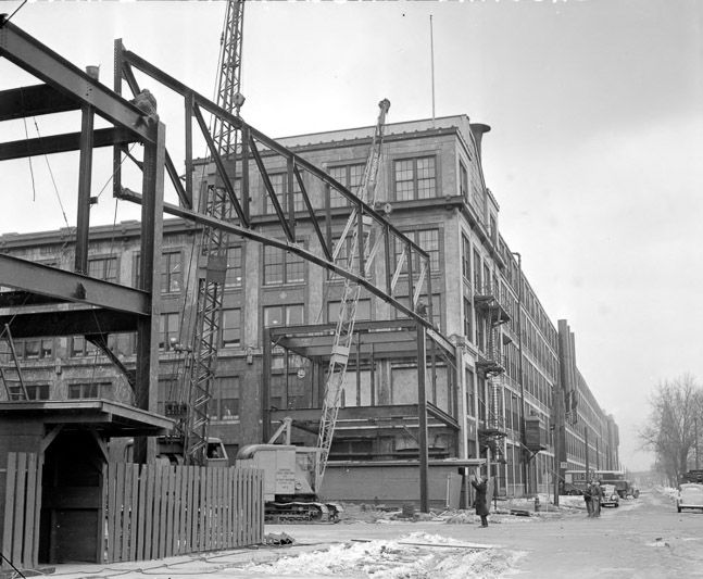 The history of the Packard Plant (lots o pics)